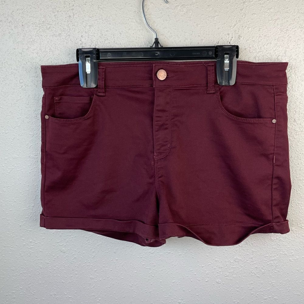 Tinseltown Stretch Fit Maroon Shorts Size 17 EUC
